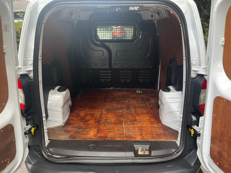 FORD TRANSIT COURIER