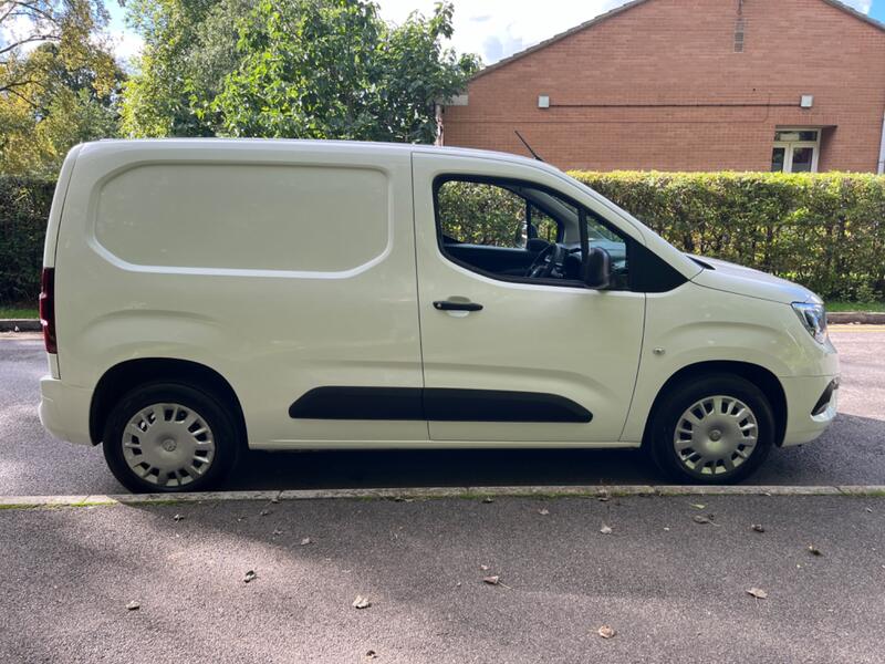 View VAUXHALL COMBO 1.6 Turbo D 2300 Sportive