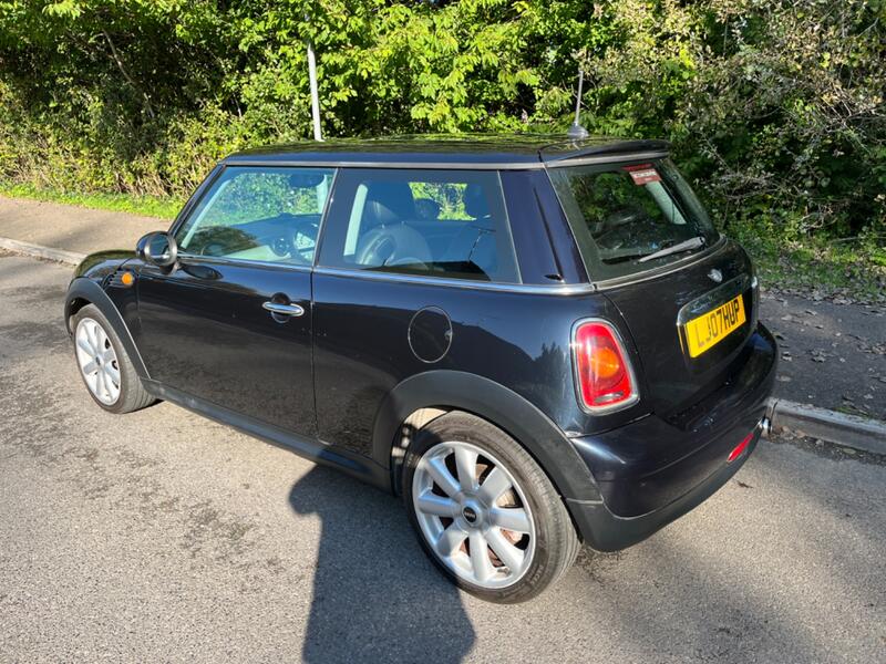 MINI HATCH