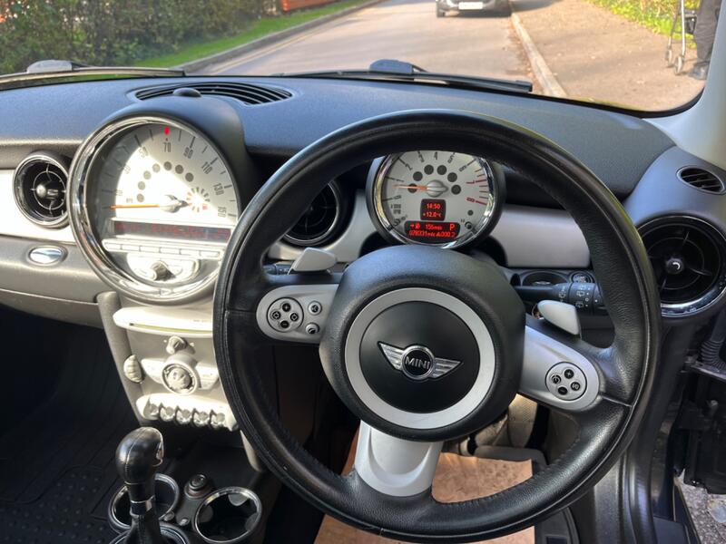 MINI HATCH