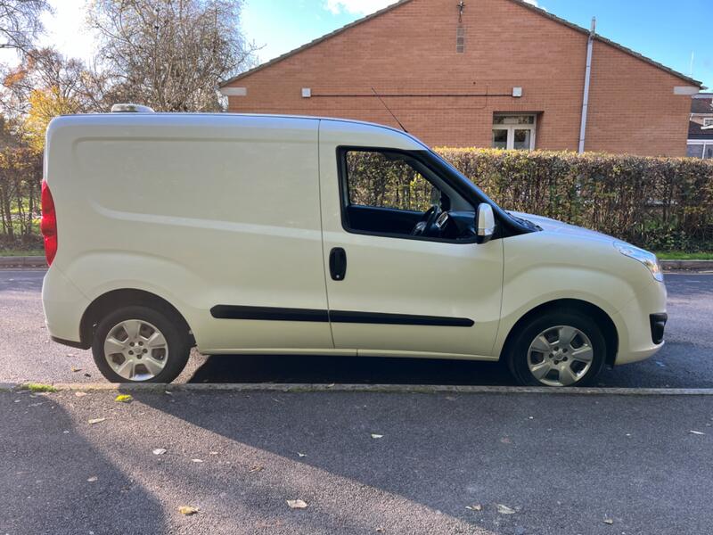 View VAUXHALL COMBO 1.3 CDTi 2000 16v Sportive