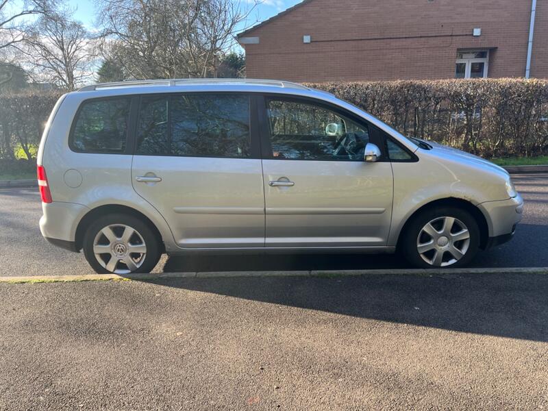 View VOLKSWAGEN TOURAN 2.0 TDI Sport