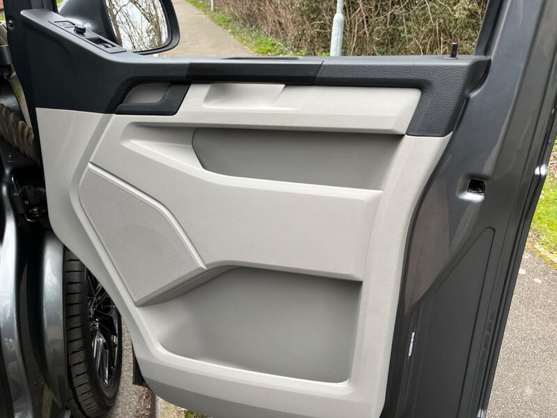 VOLKSWAGEN TRANSPORTER